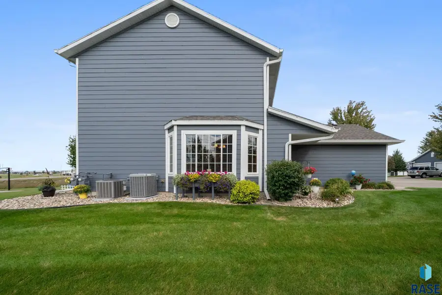 1508 N Conifer Pl, Sioux Falls, SD 57107 - #2