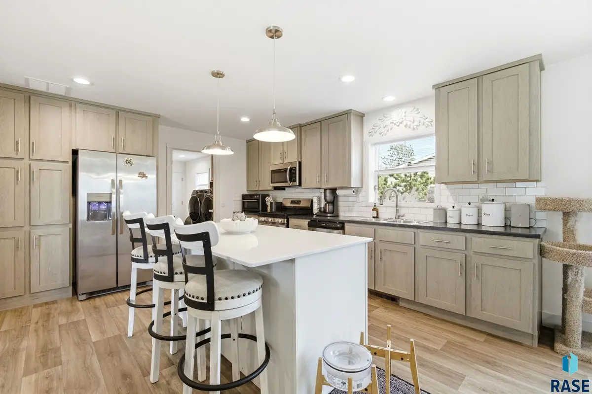 902 N Ponderosa Dr, Canton, SD 57013 - #1