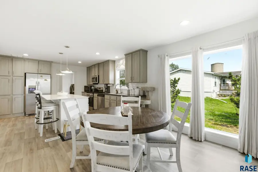 902 N Ponderosa Dr, Canton, SD 57013 - #2