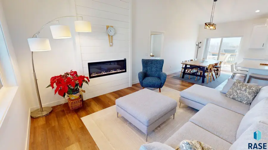 1834 E Briarwood Cir, Brookings, SD 57006 - #3