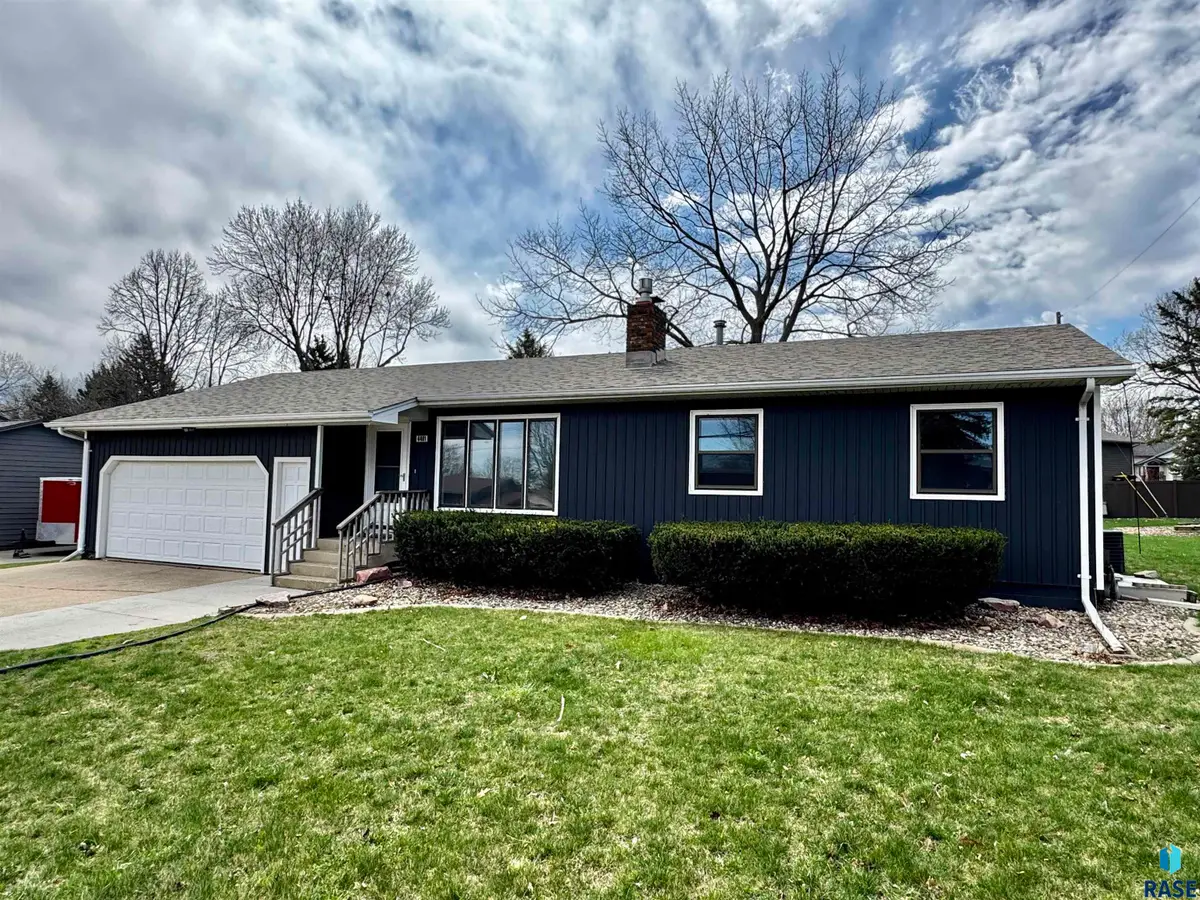 4401 E 20th St, Sioux Falls, SD 57103 - #1