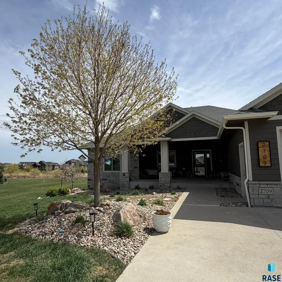 2709 W 90th St, Sioux Falls, SD 57108 - #3