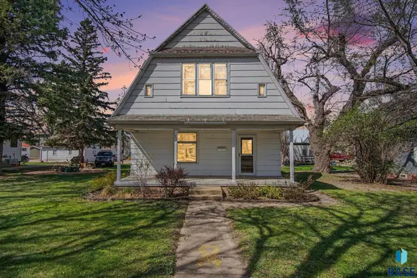 471 E 2nd St, Parker, SD 57053