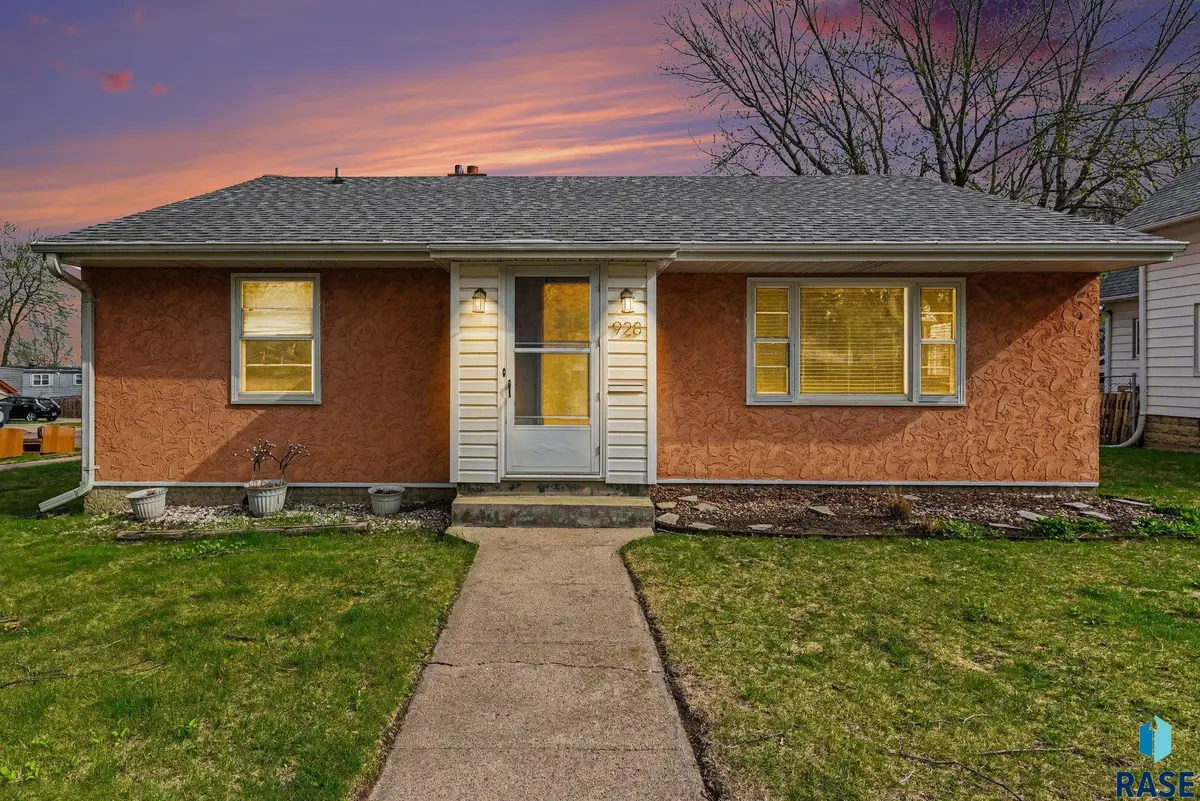 928 W 3rd St, Sioux Falls, SD 57104 - #1