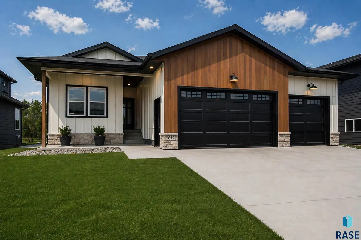612 E Lakeview Dr, Brandon, SD 57005 - #1