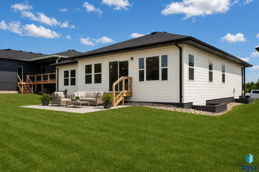 612 E Lakeview Dr, Brandon, SD 57005 - #2