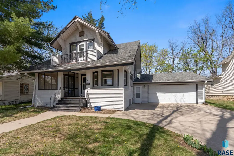 710 E 2nd St, Canton, SD 57013 - #2