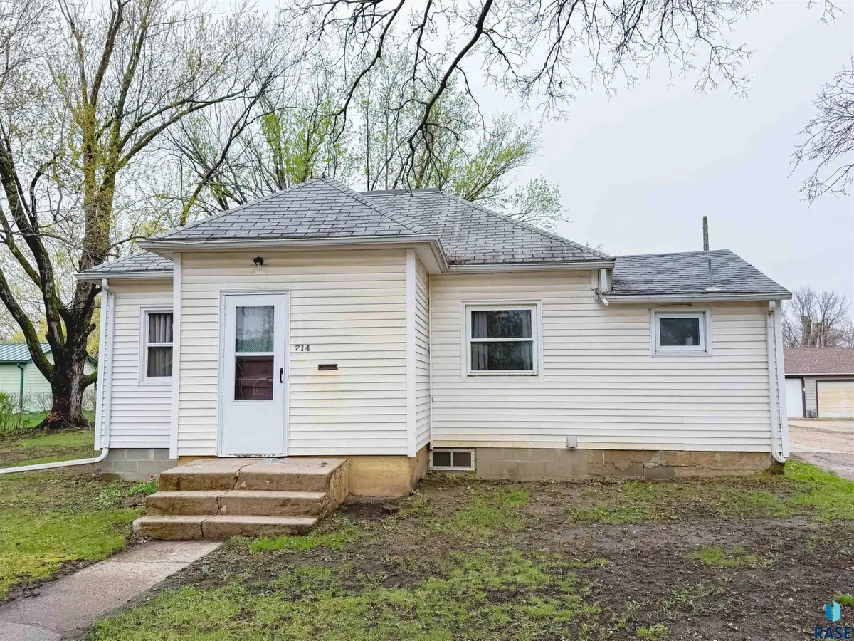 714 NW 3rd St, Madison, SD 57042 - #1