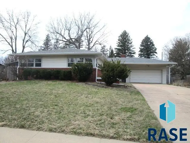 2317 S 5th Ave, Sioux Falls, SD 57105 - #1