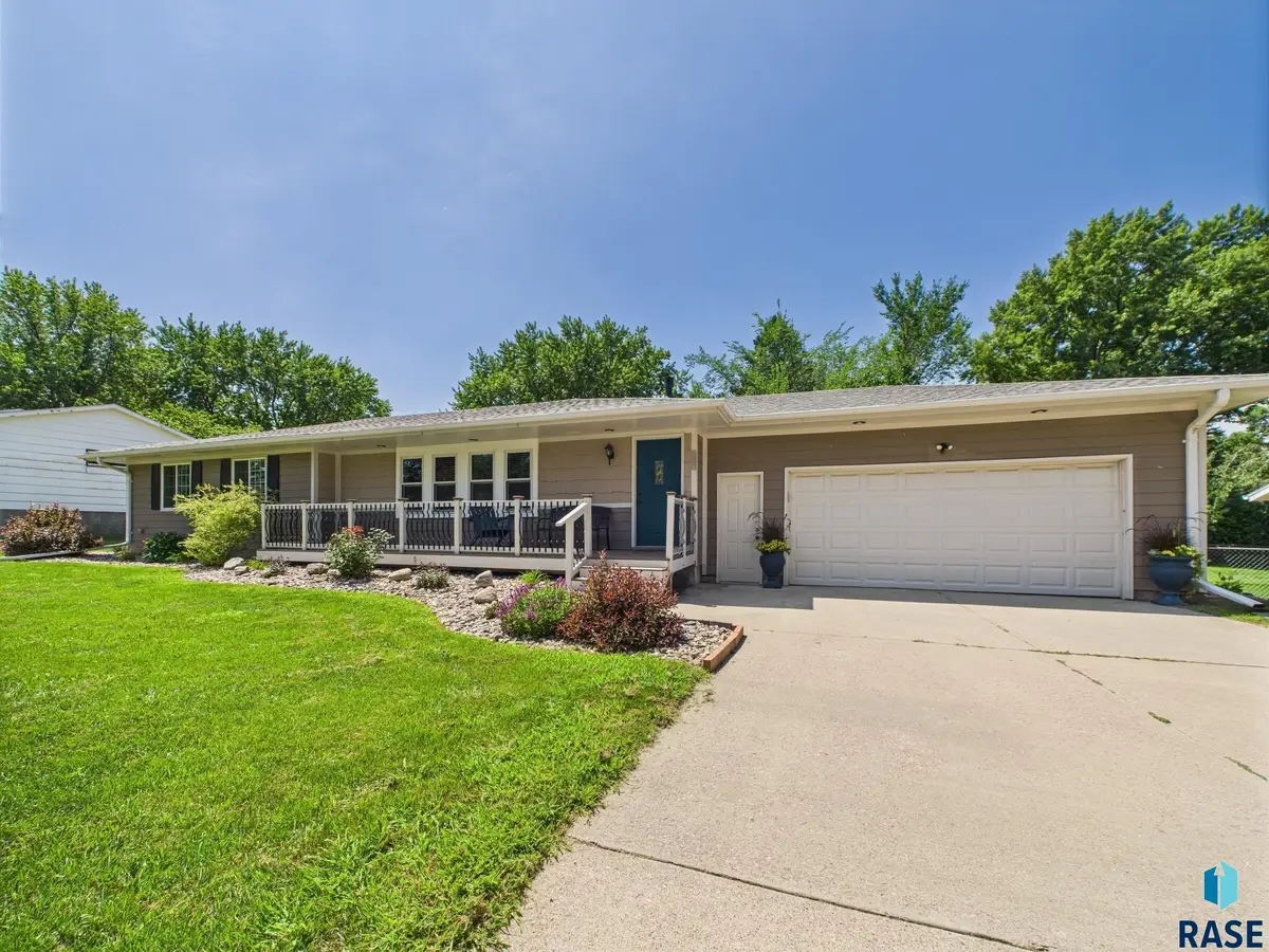 503 Wood St, Valley Springs, SD 57068 - #1