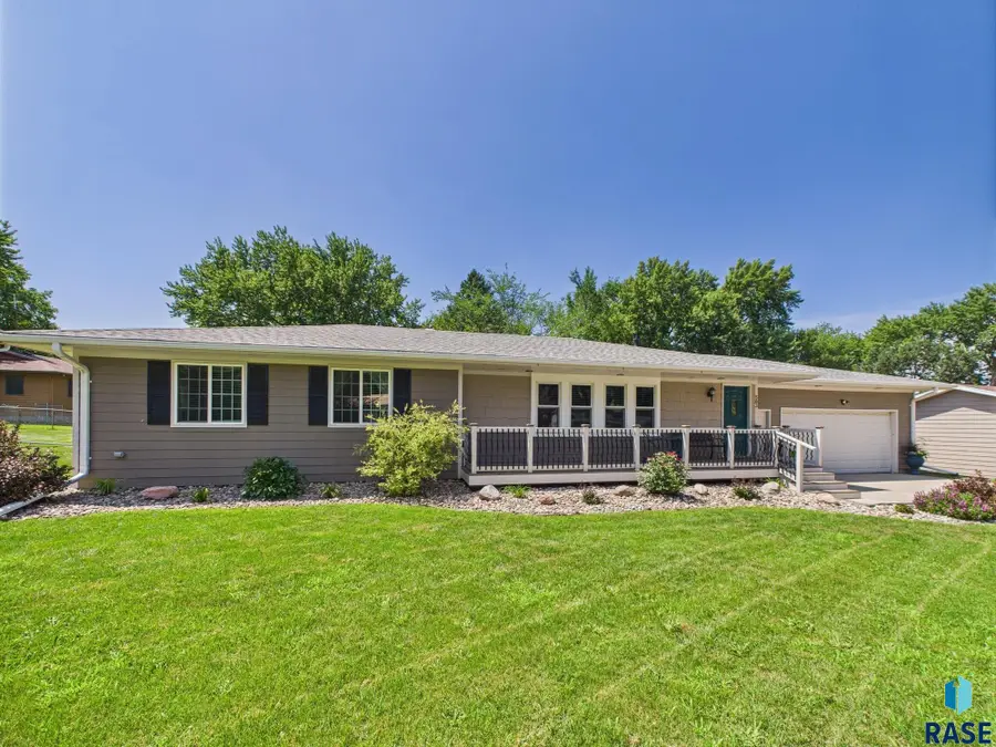 503 Wood St, Valley Springs, SD 57068 - #2