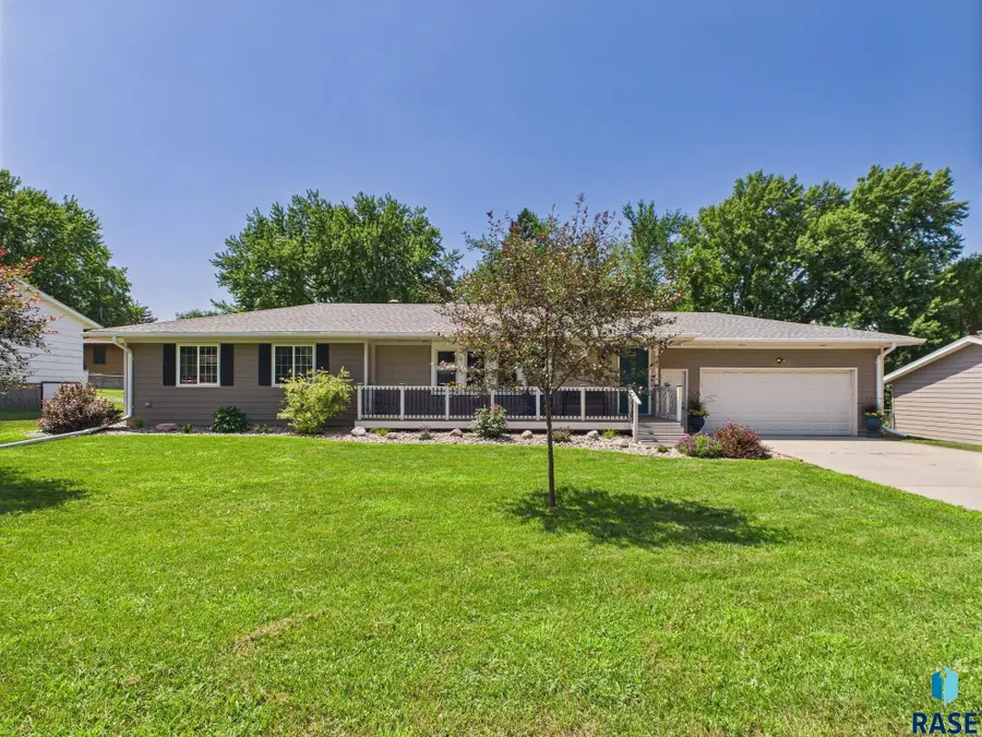 503 Wood St, Valley Springs, SD 57068 - #3