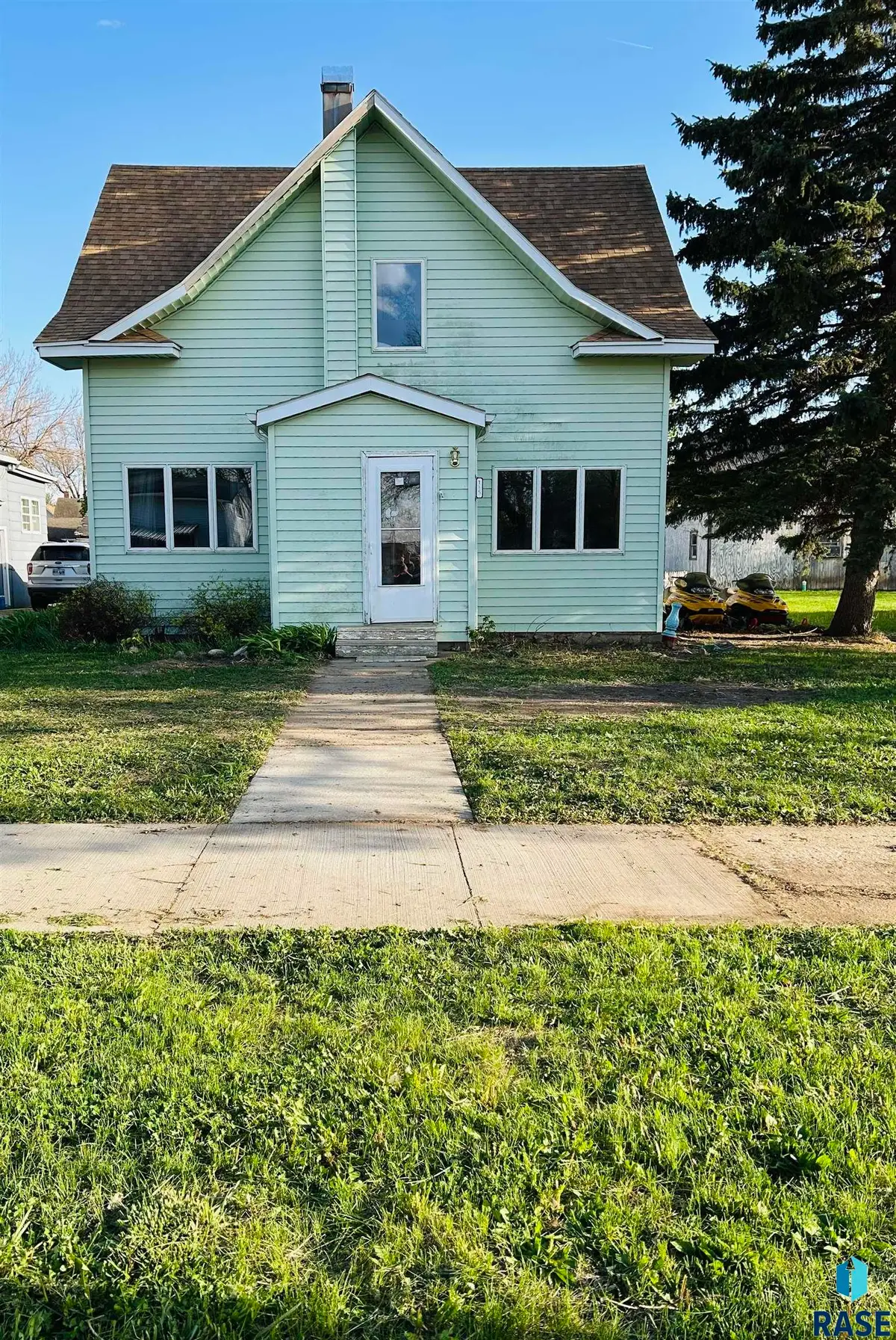 115 E Turner St, Irene, SD 57037 - #1