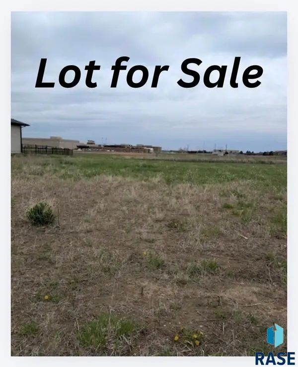 510 Bunyan Dr, Harrisburg, SD 57032
