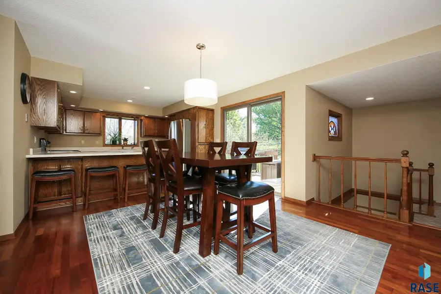 304 E Autumn Ln, Sioux Falls, SD 57105 - #2
