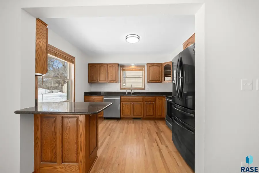 3009 S Greenwood Ave, Sioux Falls, SD 57106 - #2