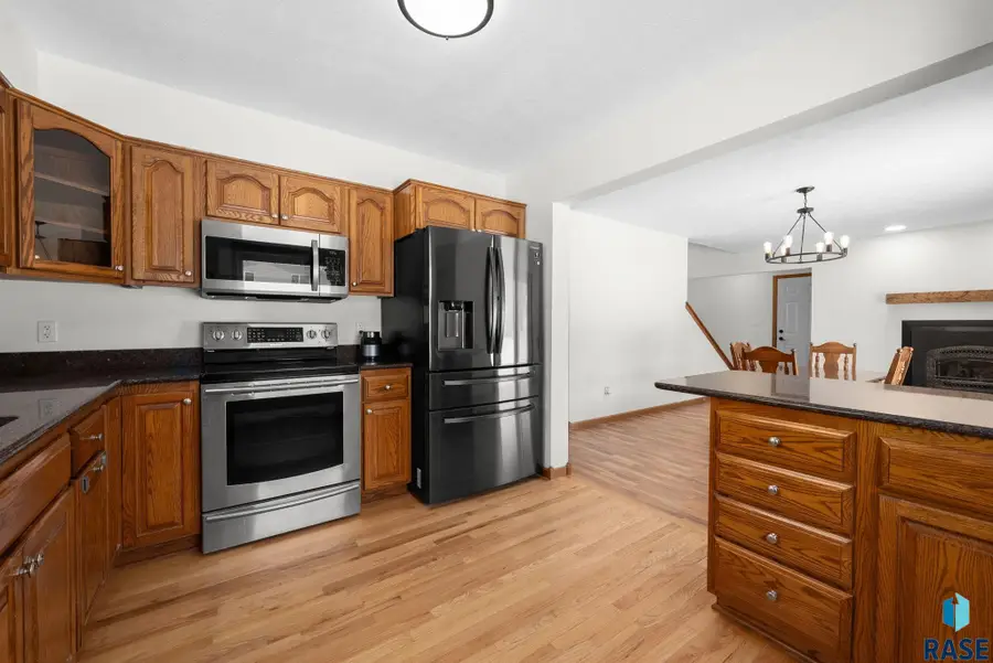 3009 S Greenwood Ave, Sioux Falls, SD 57106 - #3