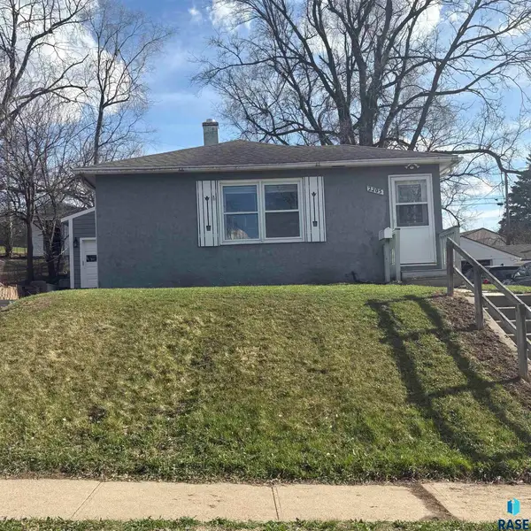 2205 W 15th St, Sioux Falls, SD 57104
