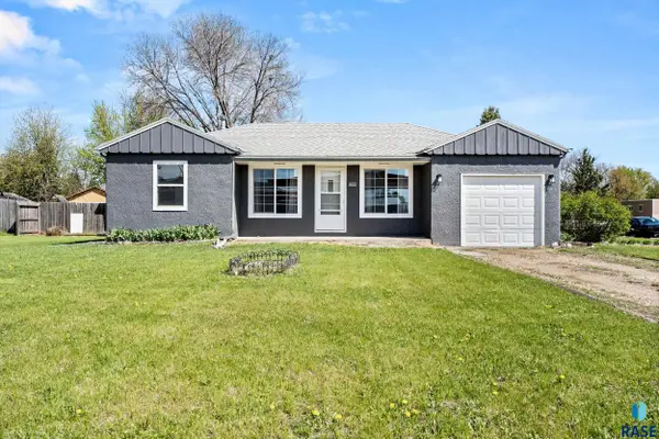 100 W 1st St, Tea, SD 57064