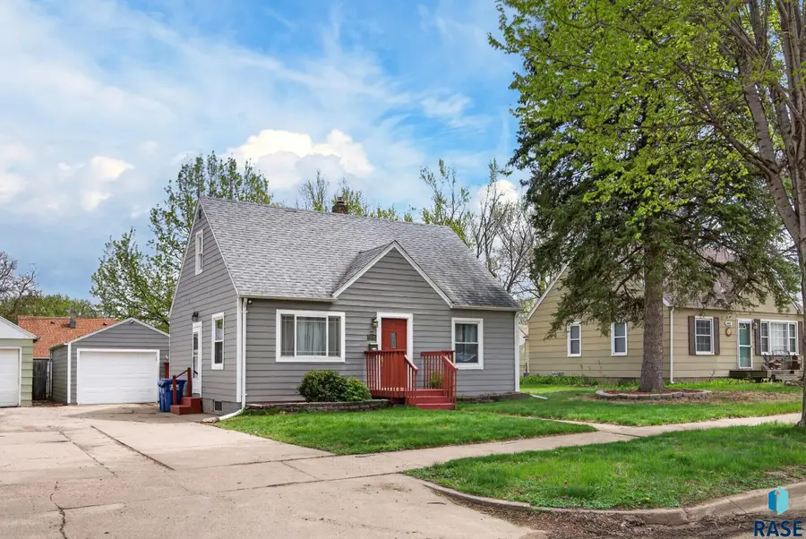 1516 S Van Eps Ave, Sioux Falls, SD 57105 - #2