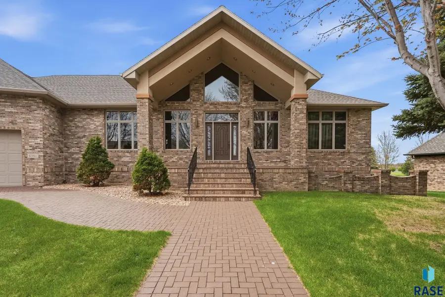 6301 S Grand Prairie Dr, Sioux Falls, SD 57108 - #2