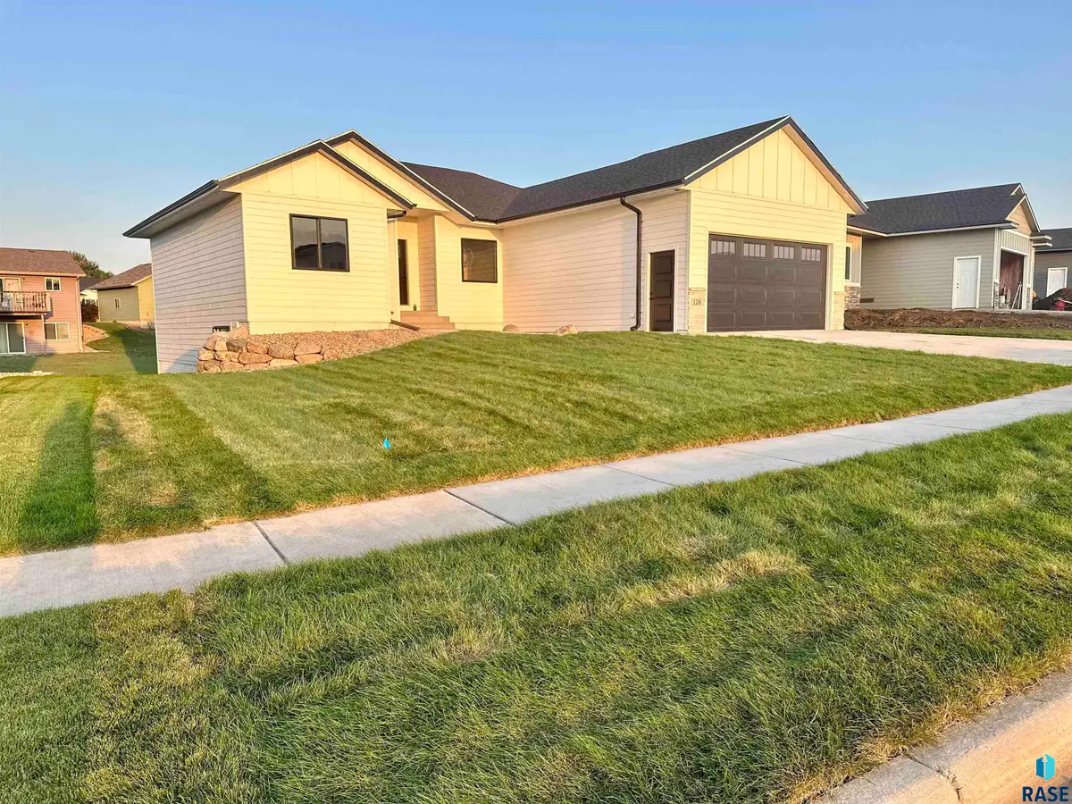 128 Skyline Dr, Valley Springs, SD 57068 - #1
