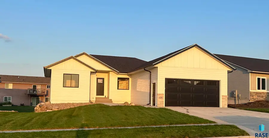 128 Skyline Dr, Valley Springs, SD 57068 - #3