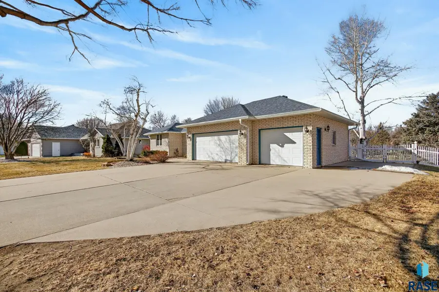 1244 S Stoney Pointe Ct, Sioux Falls, SD 57106 - #3