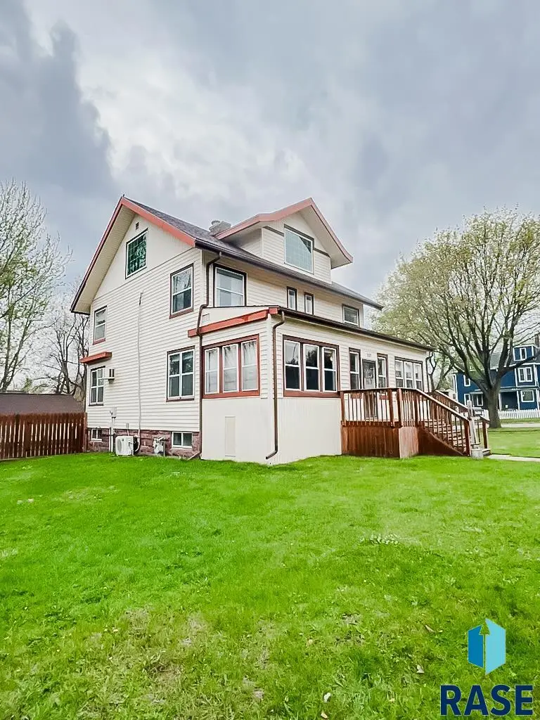 327 W Main St, Luverne, MN 56156 - #2