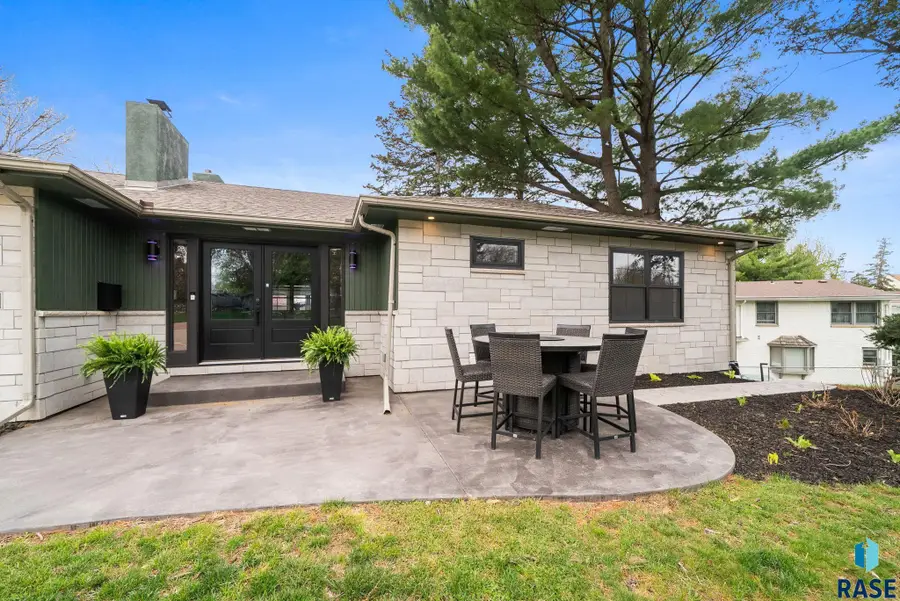 2609 S 4th Ave, Sioux Falls, SD 57105 - #2