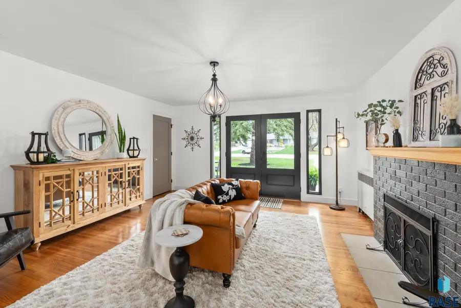 2609 S 4th Ave, Sioux Falls, SD 57105 - #3