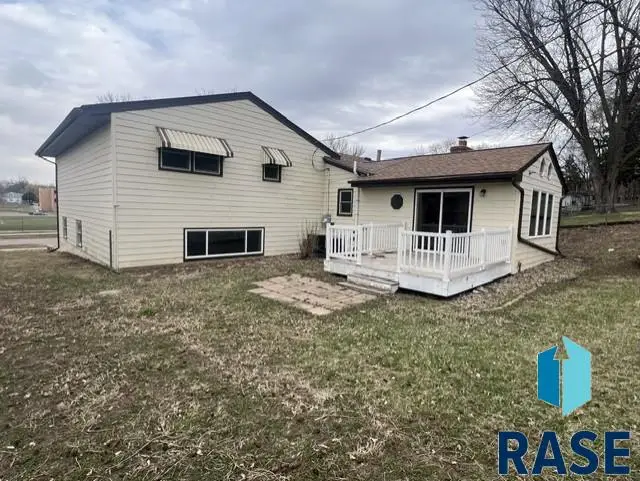 2013 S Hawthorne Ave, Sioux Falls, SD 57105 - #2