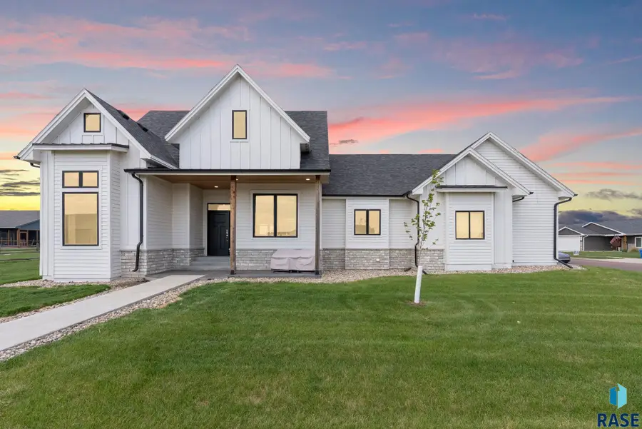 203 Central Cir, Harrisburg, SD 57032 - #2