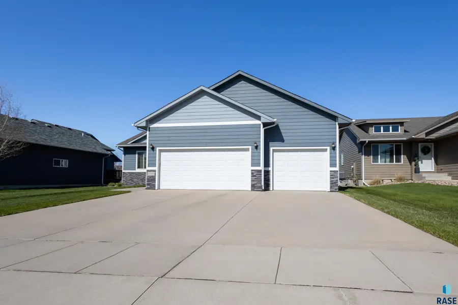 4009 S Homerun Ave, Sioux Falls, SD 57110 - #2