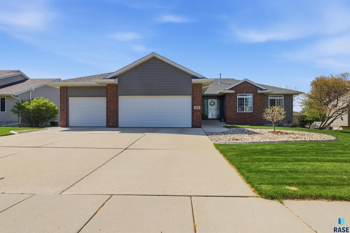 701 W Cascade St, Sioux Falls, SD 57018 - #1