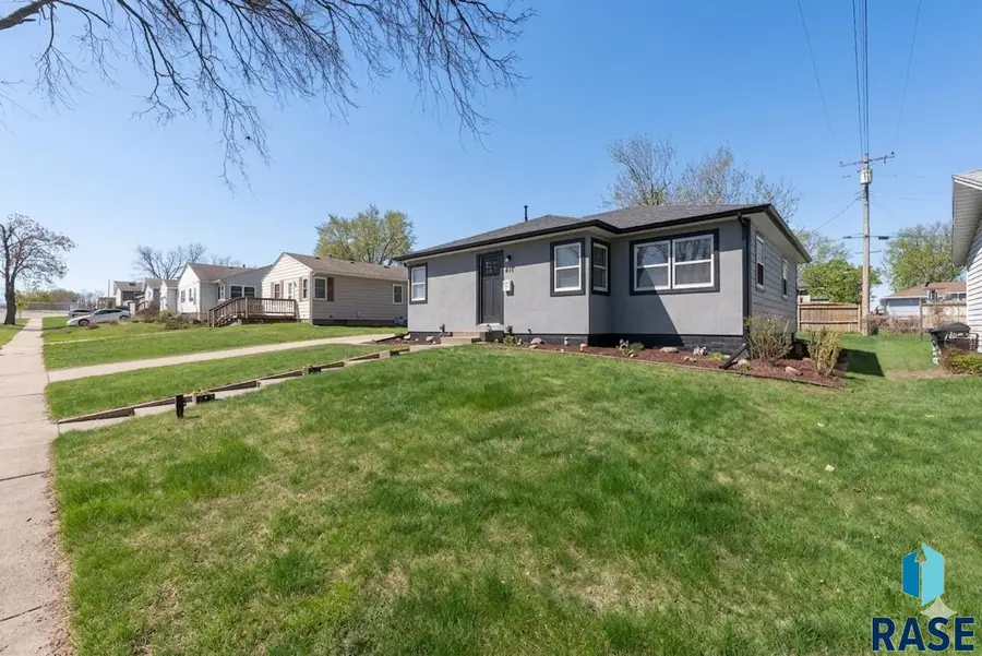 917 S Stephen Ave, Sioux Falls, SD 57103 - #2