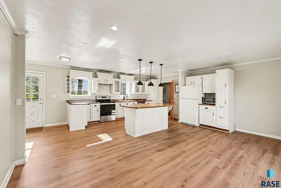1301 S Splitrock Blvd, Brandon, SD 57005 - #2