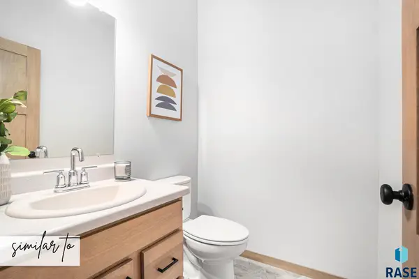 8002 E Tencate Pl, Sioux Falls, SD 57110