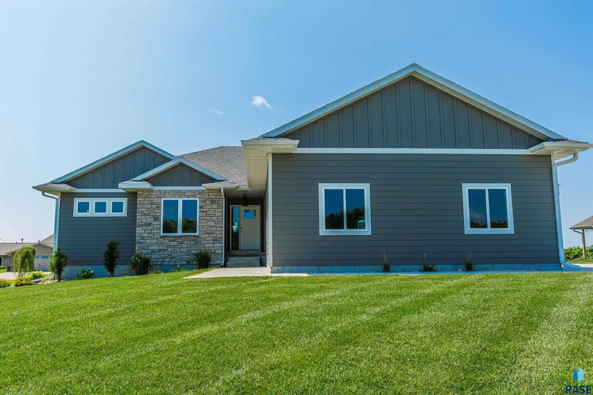 204 S 15th Ave, Rock Rapids, IA 51246 - #1