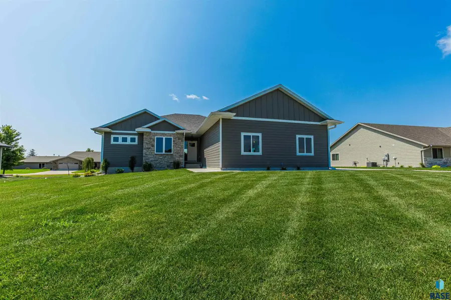 204 S 15th Ave, Rock Rapids, IA 51246 - #2