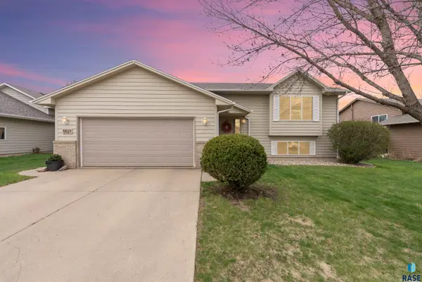5527 S Wexford Ct, Sioux Falls, SD 57106