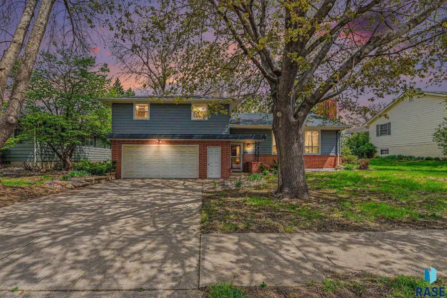 2508 W 31st St, Sioux Falls, SD 57105 - #2