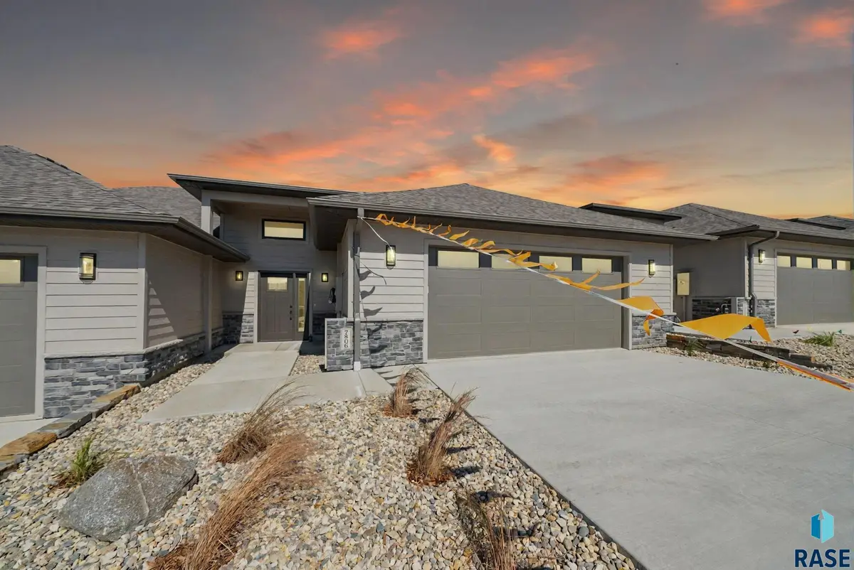 7806 E Bull Pine Trl, Sioux Falls, SD 57110 - #1
