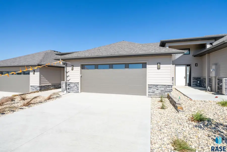 7806 E Bull Pine Trl, Sioux Falls, SD 57110 - #2