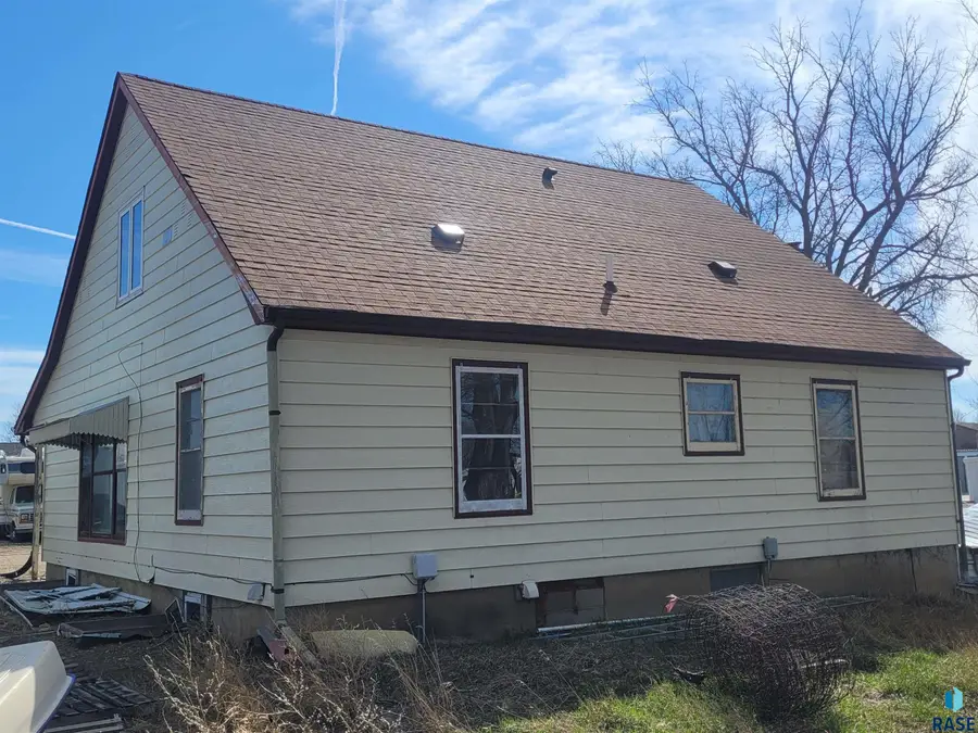 8101 W 12th St, Sioux Falls, SD 57106 - #2