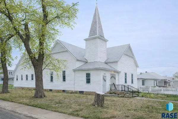 400 6th St, Hudson, SD 57034