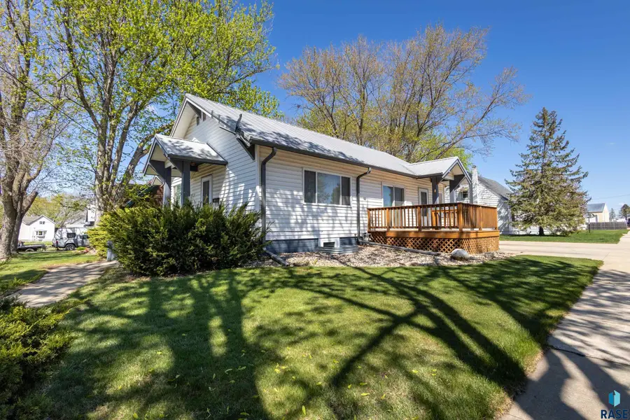 102 W Elder St, Canton, SD 57013 - #2