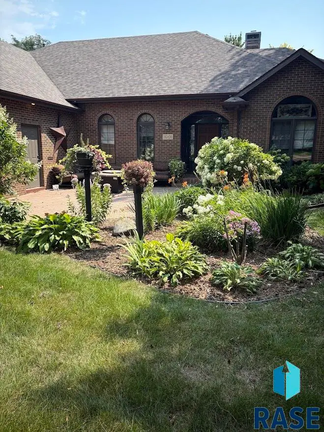 1001 E Ridge Rd, Sioux Falls, SD 57105 - #1
