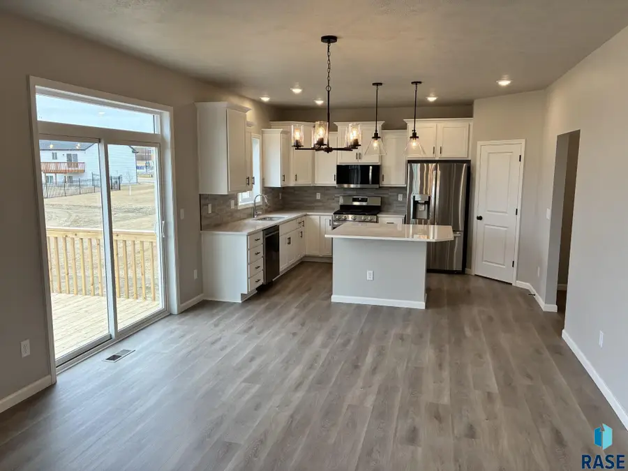2001 N Valley View Rd, Sioux Falls, SD 57107 - #3