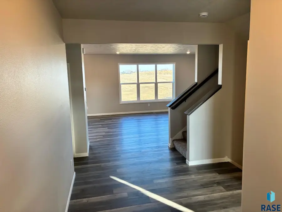 2808 S Copper Creek Ave, Sioux Falls, SD 57110 - #2
